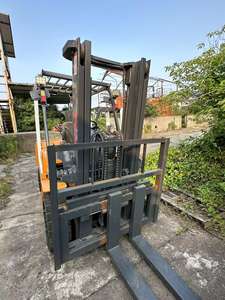 Chariot élévateur à fourche TCM FD25 d'occasion, 2,5 tonnes, type à portée, modèle diesel, haute efficacité, mât à deux étages, utilisation intérieure et extérieure, fonctionnement flexible - Product Image 5