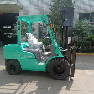 Chariot élévateur à essence Mitsubishi de 3,5 tonnes, mât à trois étages, pneus pneumatiques, utilisé pour les opérations sur les chaussées extérieures - Product Image 5