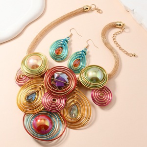Collar grande hecho a mano, conjunto de pendientes, alambre de aluminio trenzado, cuentas de cristal, nuevo diseño, joyería de moda para mujer, aleación transfronteriza - Product Image 4