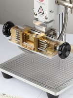 Machine à embosser manuelle avec moule à changement rapide pour logos, marques déposées, cuir PU et estampage à chaud