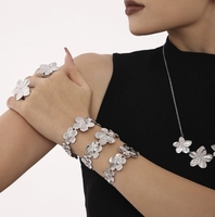 Parures de Bijoux de Mode en Acier Inoxydable, Plaqué Or 18 Carats, Parure Forme Fleur Collier Bracelets et Bague pour Femme