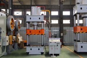 Máquina de <span class=keywords><strong>prensa</strong></span> pequeña de piezas de automóviles de 200 toneladas, <span class=keywords><strong>prensa</strong></span> manual <span class=keywords><strong>hidráulica</strong></span> de 400 toneladas, <span class=keywords><strong>prensa</strong></span> <span class=keywords><strong>hidráulica</strong></span> de 100 toneladas <span class=keywords><strong>automatizada</strong></span> - Product Image 3