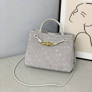 Bolso Tote Retro de Alta Gama en Cuero Genuino Tejido, con Hebilla de Cuerda Metálica Mate, Cierre Magnético Ligero y Gran Capacidad - Product Image 1