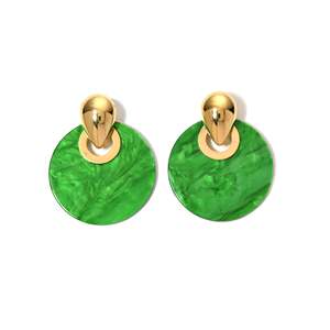 Boucles d'oreilles pendantes tendance en résine verte plaquées or, acier inoxydable 316L, design durable - Product Image 1