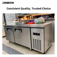 Table de préparation alimentaire réfrigérée en acier inoxydable durable avec système de refroidissement direct pour les grands événements de restauration