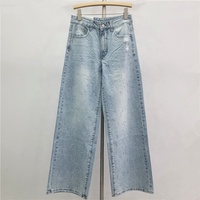 Ensemble deux pièces décontracté OUDINA pour femme : veste courte ornée de strass et jean taille haute ample en denim
