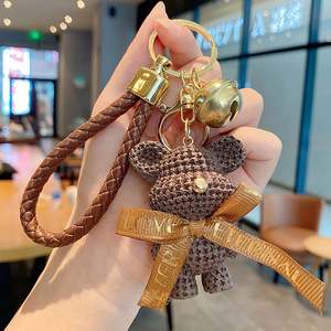 Lindo Llavero de Oso de Resina Negro y Rosa con Impresión de Logotipo 3D Personalizado para Parejas, Regalo para Mochila - Product Image 5