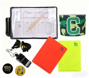 Kit d'<span class=keywords><strong>arbitre</strong></span> <span class=keywords><strong>de</strong></span> football, ensemble d'<span class=keywords><strong>accessoires</strong></span> d'<span class=keywords><strong>arbitre</strong></span> comprenant brassard <span class=keywords><strong>de</strong></span> capitaine, sifflet d'<span class=keywords><strong>arbitre</strong></span>, pièce <span class=keywords><strong>de</strong></span> monnaie <span class=keywords><strong>de</strong></span> tirage au sort, cartes rouges et jaunes - Product Image 1