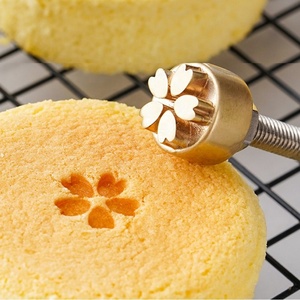 Sello de marca personalizado de latón con mango para repostería, madera y cuero - Product Image 3