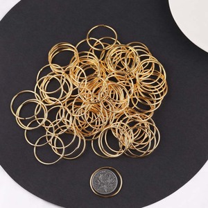 Anillo Dorado con Relieve de 30 mm, Aro Cerrado, Accesorio de Joyería Metálica para Manualidades - Product Image 4