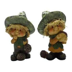 Polyresin souvenir gnome with grass and hat resin gnome figure