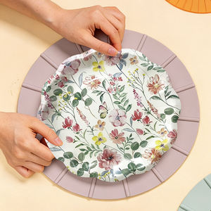 Assiettes en papier jetables à motif floral, durables, pour la décoration de fêtes, mariages, dîners à domicile, 10,5 pouces de diamètre, 300 g, 16 pièces par sac - Product Image 1