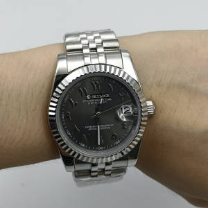 นาฬิกาข้อมือจักรกลสำหรับผู้ชาย ตัวเลขแบบอารบิก พร้อมกลไก NH35 ของญี่ปุ่นที่ปรับปรุงใหม่ โลโก้สั่งทำได้ ราคาโรงงาน - Product Image 2