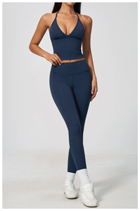 Ensemble sportif 2 pièces pour femme : Crop top bustier et legging long rayé bleu marine en tricot respirant (Spandex et Polyester) - Product Image 3