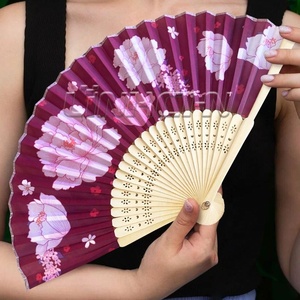 Éventail à main en bambou de soie japonaise avec logo personnalisé - Product Image 2