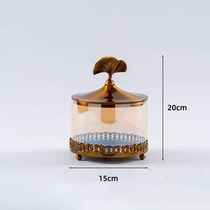 Boîte à bonbons dorée européenne légère de luxe en verre transparent pour la décoration de bonbons aux noix Boîte à bonbons en verre doré avec couvercle en métal - Product Image 6