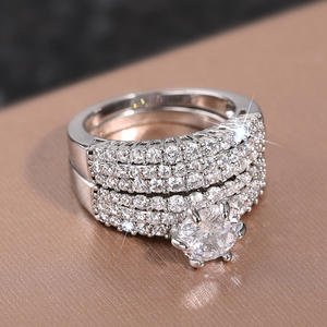 T0327 Set di Gioielli da Sposa, Anelli Nuziali con Diamanti per Donna, Taglio Brillante Classico Rotondo, Montatura a Griffe, Gioielleria Fine - Product Image 1