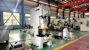 APA 50 tonnes 60 tonnes de tôle d'acier profilé en aluminium poinçonneuse de trous pneumatique automatique presse électrique à vendre - Product Image 3