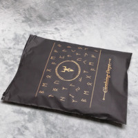 Sacs d'emballage avec fermeture éclair pour t-shirts, logo personnalisé, fermeture éclair givrée, sac en plastique mat pour vêtements