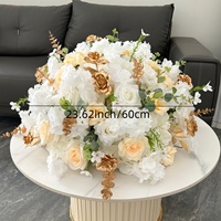 Pièce maîtresse de table boule florale dorée fleurs artificielles de sol pour la conception d'événement d'anniversaire d'hôtel de mariage