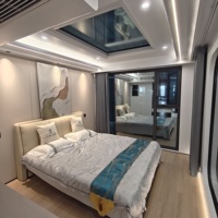 Maison d'hôtel modulaire préfabriquée mobile de 40 pieds en aluminium avec tous les meubles 2 chambres et salon S70 Space Capsule House