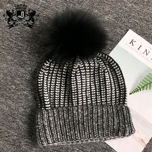 Janefur Vente en gros Hiver Bobble Chapeau Véritable Fourrure De Raton Laveur Pom Pom Beanie Chapeaux Femmes Tricoté Fourrure <span class=keywords><strong>Pompon</strong></span> Chapeau - Product Image 3