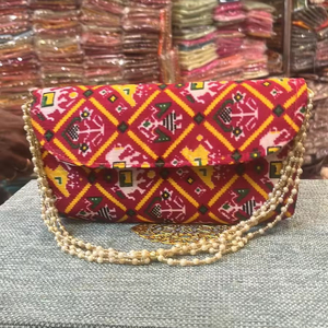 Bolso pequeño bordado con estampado de Patola para mujer hecho a mano, recuerdo de boda, regalo de devolución para invitados - Product Image 1