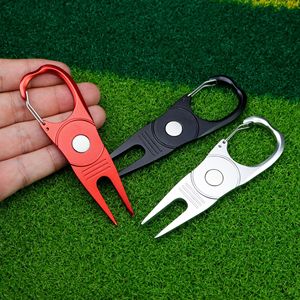 Herramienta de Reparación de Divots de Golf con Gancho de Mosquetón de Aleación de Aluminio y Soporte para Marcador de Pelota - Product Image 4