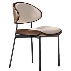 Silla de Comedor de Lujo Moderna de Estilo Italiano, Respaldo de Madera Maciza con Tapicería de Cuero Genuino, Taburete de PU para el Hogar - Product Image 1