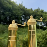 Accessoires et gadgets de cuisine Moulin à épices avec système de manivelle à engrenages réglable de qualité alimentaire Moulin à sel et à poivre en cuivre