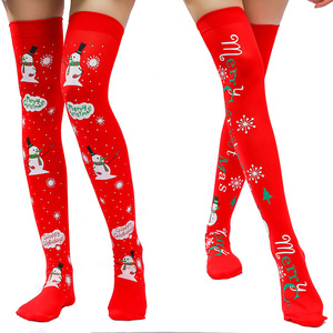 Bas de Noël rouges à motif Joyeux Noël pour femme, idéal pour déguisement ou cadeau - Product Image 4