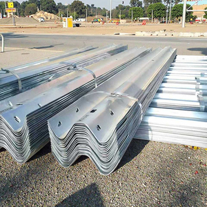 Barrera de Seguridad Vial de Acero Q235 Tipo W, Barrera de Protección Contra Choques de Tráfico con Soldadura y Corte Galvanizados en Caliente, Personalizable - Product Image 1