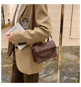 AMIQI YA39-012023 잠금 체인 숄더 메신저 백 우아한 여성 작은 사각형 가방 가죽 가방 여성 핸드백 숙녀 - Product Image 4