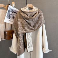 2025 Style européen femmes hiver écharpe lumière luxe Double face couleur bloquant bouclier lettre CC Jacquard chaud glands châles