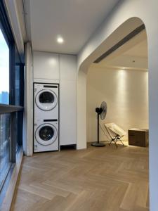 Wear Resistant <strong>Laminated</strong> Dry Back Vinyl Floor <strong>Tiles</strong> Luxury Vinyl Plank <strong>Flooring</strong> Plastic Lvp Vinyl Floor - Product Image 5