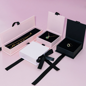 Cajas de joyería hechas a medida caja de joyería de papel cartón embalaje en forma de libro magnético con lazo - Product Image 4