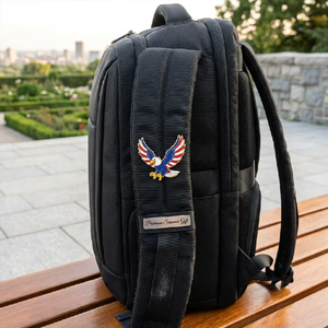 Broches d'animaux de dessin animé tendance en gros, mignonnes, en émail dur, motif aigle chauve, avec emballage personnalisé et <span class=keywords><strong>carte</strong></span> de présentation - Product Image 4