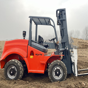 Carrello Elevatore Compatto da 3,5 Tonnellate per Fuoristrada e Terreni Accidentati con Cabina Chiusa e Forche per Trasporto Transversale - Product Image 5