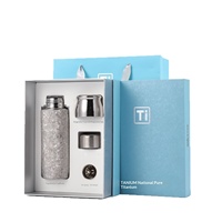 Coffret Cadeau Bouteille Thermos de Luxe en Titane 400ml avec Couvercle Magnétique, Tasse Isotherme à Double Paroi, Filtre à Thé, Flasque à Thé – Isolation Sous Vide 6-12 Heures