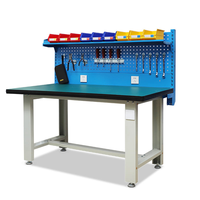 Banc de travail d'assemblage en usine avec armoire à outils, panneau perforé en acier, tiroir verrouillable et éclairage de travail LED