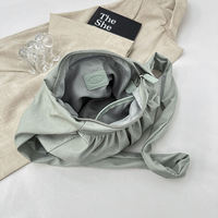 Sac plissé léger en nylon avec fermeture éclair pour femme et étudiante, résistant à l'eau, portable, style hobo, personnalisable, vente en gros