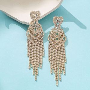 Boucles d'oreilles pendantes à pampilles et strass exagérés, style doré, pour femme, best-seller de la mode européenne et américaine, polyvalentes et sexy, idéales pour les banquets - Product Image 2