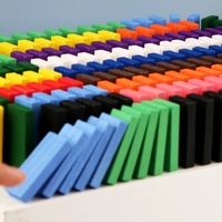 Blocs de construction multifonctionnels, train électrique éducatif, jouet en PVC écologique, livraison automatique de cartes, dominos transparents pour enfants