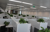 Ensemble de meubles modernes et durables pour bureau de direction Poste de travail modulaire de 6 à 8 places Cloison en aluminium Matériau MFC 6 ans