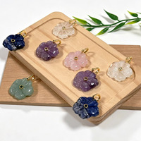 Pendentif Fleur en Pierre Naturelle Sculptée, Breloque Florale avec Anneau Doré, Améthyste, Quartz Rose, Aventurine pour Fabrication de Colliers et Bijoux DIY