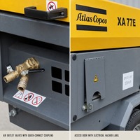 Compresseur d'air sur remorque Atlas Copco XA 77 E à essieu unique, avec capot à clapet et deux soupapes de sortie d'air en laiton