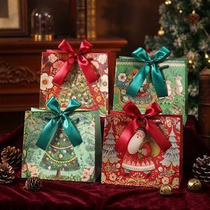 Bolsa de Regalo Navideña de Cartón Blanco Ecológica de Lujo con Asa de Cinta de Raso, Reutilizable para Envolver Regalos en Fiestas - Product Image 4