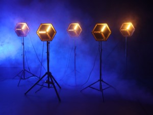 Sexangleトライアングルレトロマトリックス<span class=keywords><strong>Led</strong></span> 3*80w WWアレイRGBゴールデンダイナミックバックライトコンサートボーカルステージ超静的装飾ライト - Product Image 5