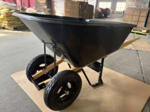 <span class=keywords><strong>Brouette</strong></span> robuste 180L avec bac en plastique, poignée en <span class=keywords><strong>bois</strong></span>, capacité de charge 250kg, <span class=keywords><strong>roues</strong></span> pneumatiques doubles <span class=keywords><strong>pour</strong></span> usage industriel - Product Image 3