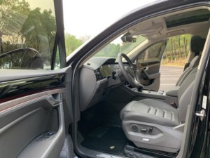Volkswagen <span class=keywords><strong>Touareg</strong></span> <span class=keywords><strong>essence</strong></span> 5 places SUV modèle 2019 d'<span class=keywords><strong>occasion</strong></span> pour l'exportation avec conduite à gauche - Product Image 5